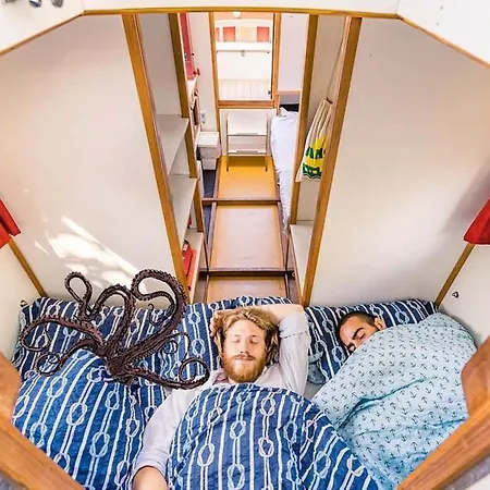 Hausboot Tour Mit Der Wasserkutsche - Fuehrerscheinfrei Úszó hotel
