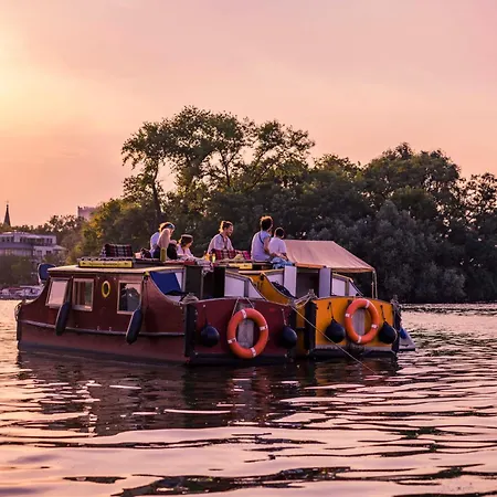 Botel Hausboot Tour Mit Der Wasserkutsche - Fuehrerscheinfrei